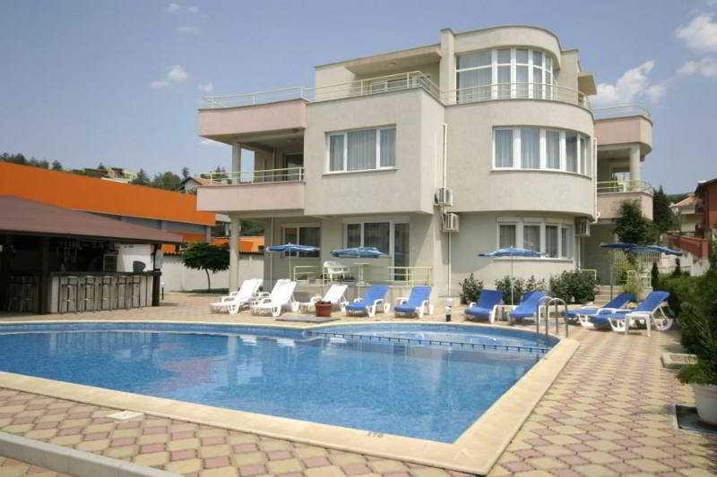 Selena Complex Hotel Pantai Sunny Luaran gambar